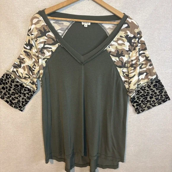 POL Womens Shirt Top‎ Small Green Camo Animal Print Oversized V-Neck Stretch - Picture 7 of 7